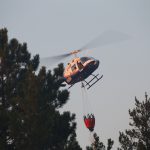 helicopter-with-bucket-lake-hattie-fire-2016