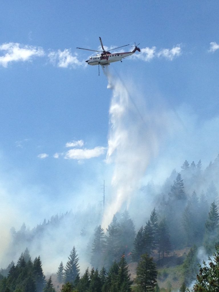 Sikorsky S-61 Helicopter assists on Lazier Creek 3 Fire